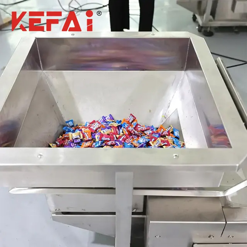 Szczegóły maszyny pakującej cukierki KEFAI 2
